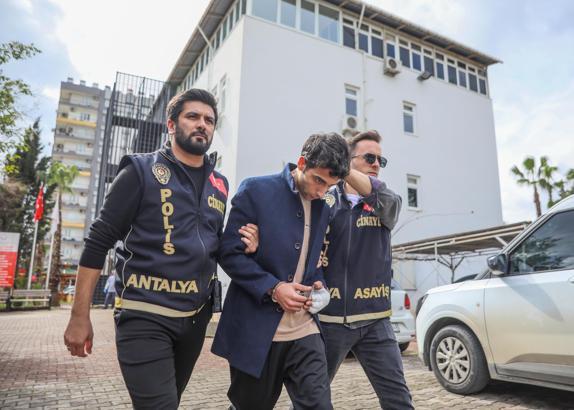 Cinayetten sonra delil karartmak için cep telefonunu foseptik çukuruna atmış