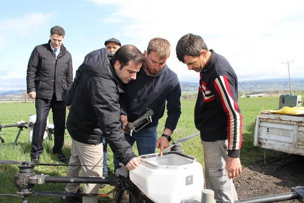 Manisa'da zirai ilaçlama dronu ile üretim alanlarında çalışma yürütülecek