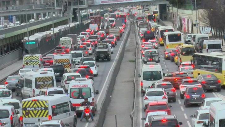 İstanbul'da trafik yoğunluğu yüzde 85'e ulaştı