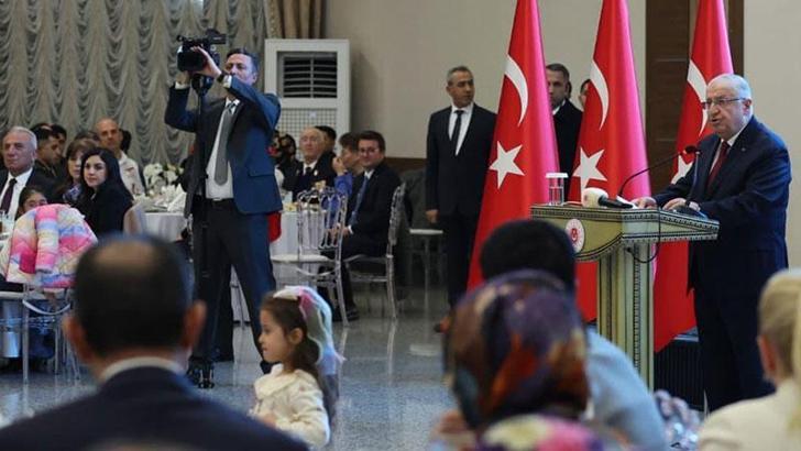 Bakan Güler, şehit aileleri ve gazilerle iftar yemeğinde bir araya geldi
