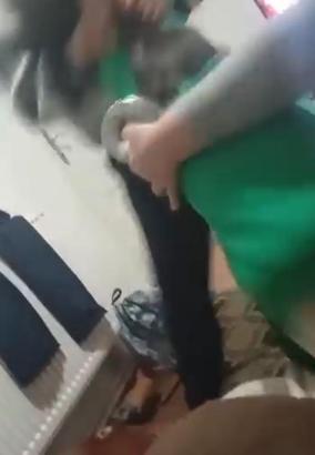 Üvey babanın, 9 yaşındaki çocuğa şiddeti kamerada