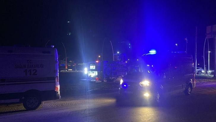 Manisa’da otomobille çarpışan ambulans devrildi: 5 yaralı