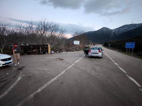 Eğirdir'de iki araç çarpıştı: 5 yaralı