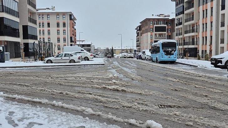 Malatya'da kar yağışı; taşımalı eğitime ara verildi