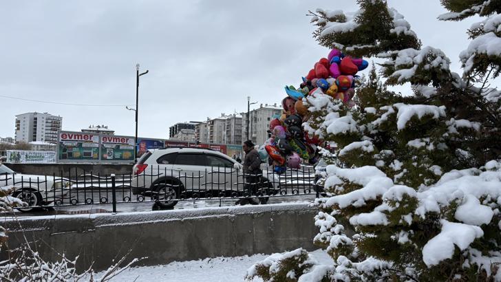 Sivas'ta kar yağışı; 432 yerleşim yeri ulaşıma kapandı