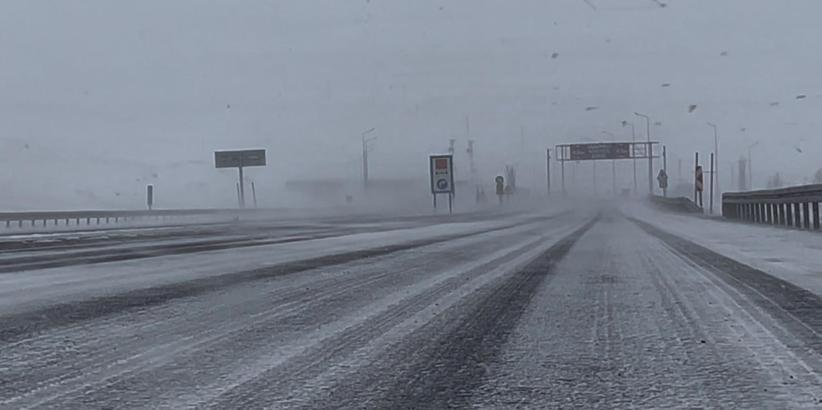 Ardahan'da Ilgar Geçidi, kar ve tipiden kapandı