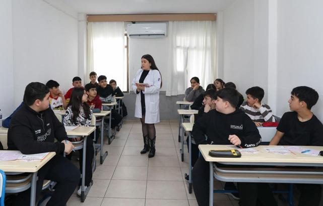 Büyükşehir kurs merkezlerinde öğrenciler sınavlara hazırlanıyor