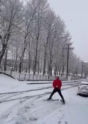 Bursa'da yoğun kar yağışı; araçlar yolda kaldı (2)