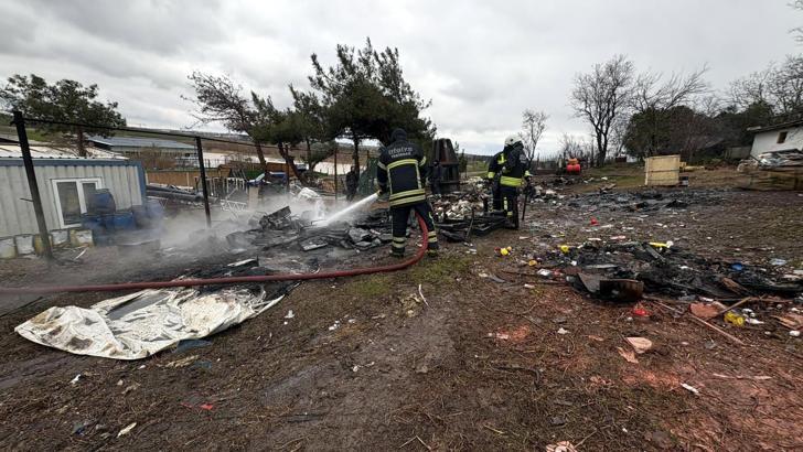 Hurdalıktan otluk alana sıçrayan yangın, büyümeden söndürüldü