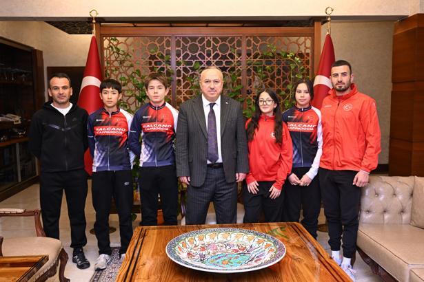 Vali Fidan başarılı sporcuları ağırladı