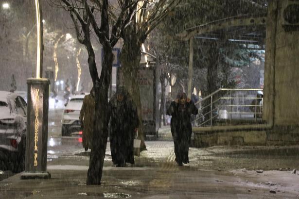 Van’da eğitime kar tatili