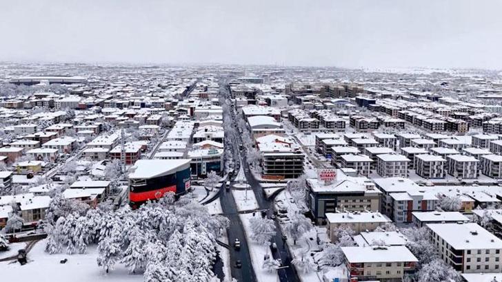 Erzincan'da kar kalınlığı 30 santimetreye ulaştı