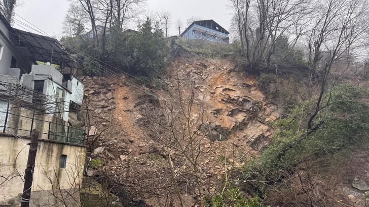 Zonguldak'ta heyelan; 3 ev etkilendi
