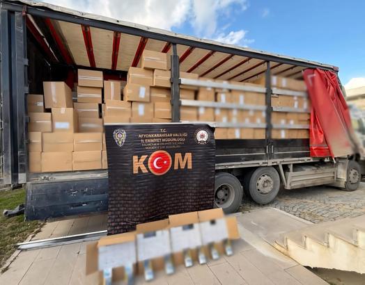 6,5 milyon sahte makaron ele geçirildi