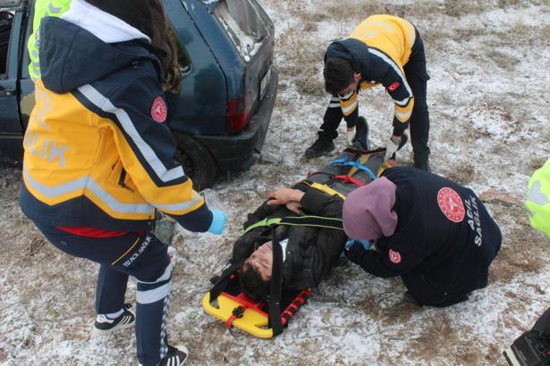 Otomobil şarampole devrild : 1 yaralı