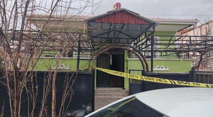 Tartıştığı eşini bacaklarından pompalı tüfekle vurdu