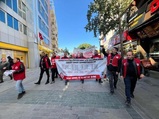 Karşıyaka'da 7 aydır maaş alamayan işçiler eylemde