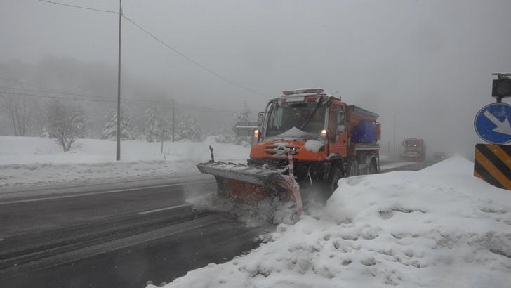 Bolu Dağı'nda kar yağışı ve sis
