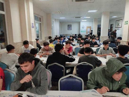 Öğrencileriyle sahurda anlamlı buluşma