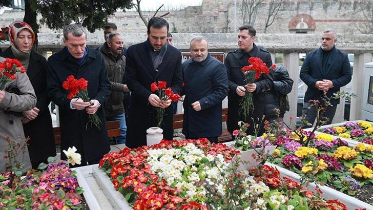 AK Parti İstanbul İl Başkanlığı, Necmettin Erbakan'ı kabri başında andı