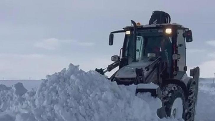 Kars'ta kardan kapanan 142 köy yolu ulaşıma açıldı