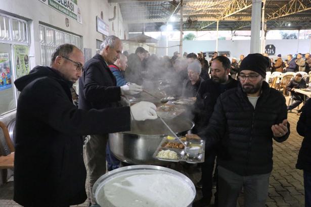 Bu mahallede ramazanda iftar yemeklerini erkekler hazırlıyor
