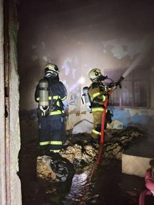 Mardin’de müstakil ev, yangında kullanılamaz hale geldi