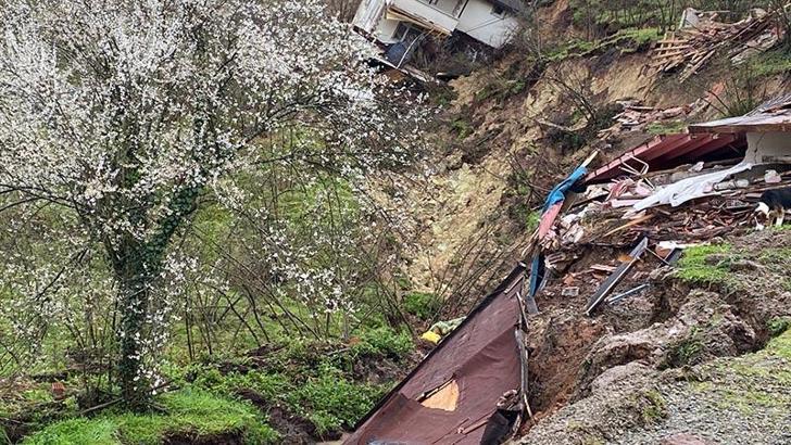 Ordu’da heyelan; 2 ev ve 1 spor tesisi yıkıldı