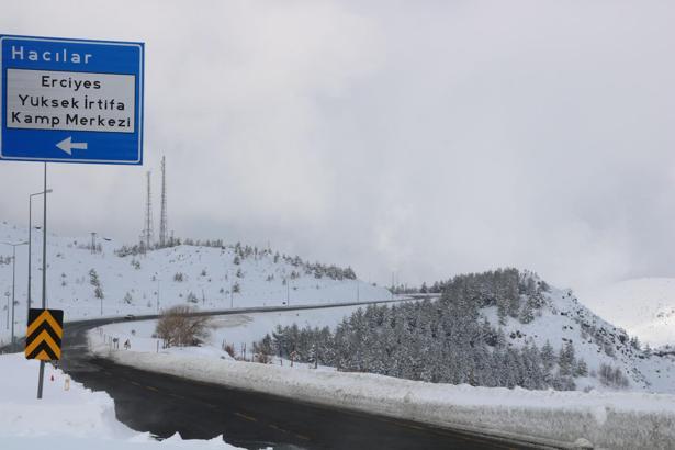 Kardan kapanan Kayseri-Develi kara yolu ulaşıma açıldı / Fotoğraflar