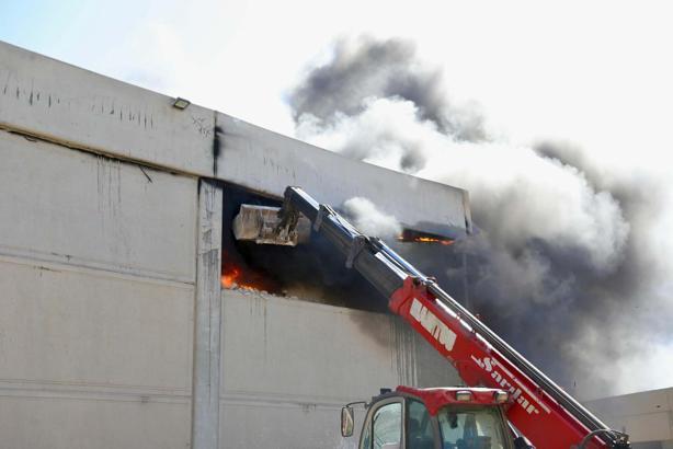 Aydın'da inşaat malzemeleri deposunda yangın