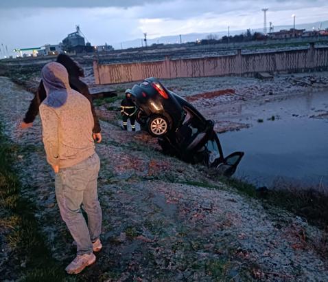 Mardin'de kayganlaşan yolda 3 araç şarampole devrildi: 9 yaralı