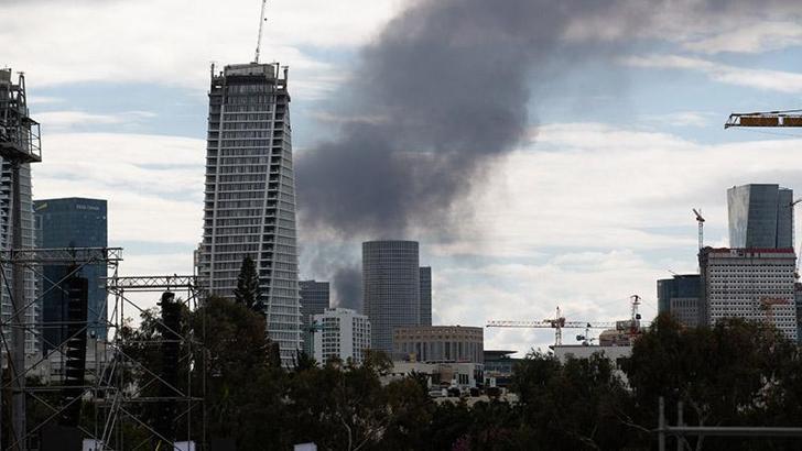 İran, ABD üslerine ve İsrail’e yeni saldırılar düzenledi