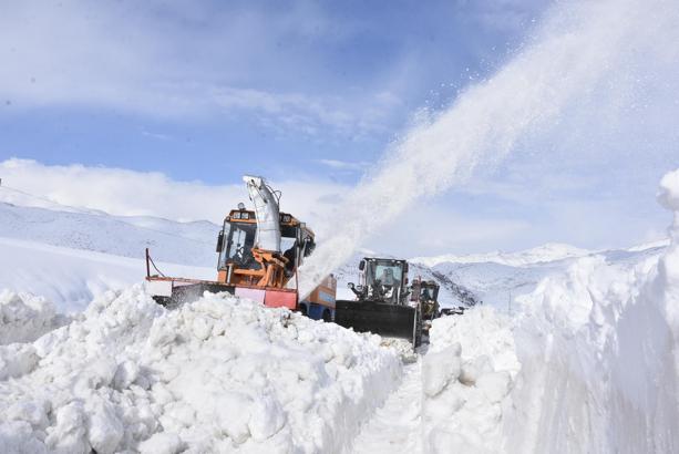 Bitlis’te bu kış, 20 bin kilometrelik yol açma çalışması gerçekleştirildi