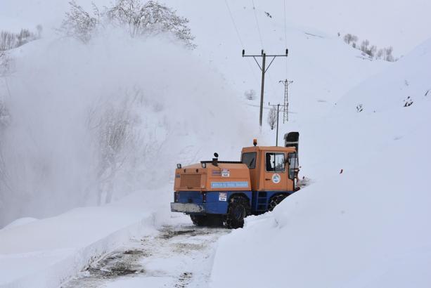Bitlis’te bu kış, 20 bin kilometrelik yol açma çalışması gerçekleştirildi / Ek fotoğraflar
