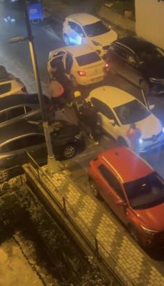 İstanbul - Üsküdar'da sürücülerin ters yön tartışması sopalı kavgaya dönüştü