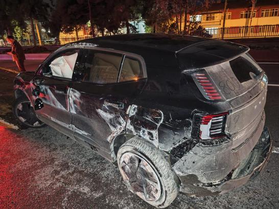 Takla atan otomobildeki 2 kişi yaralandı