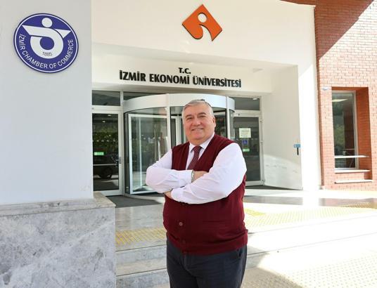 İEÜ'lü akademisyene Avrupa'dan 'Üstün Hizmet Ödülü'