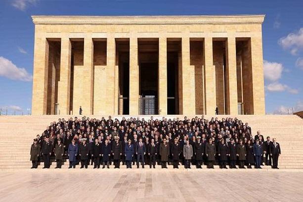 OYAK'tan 65'inci kuruluş yıl dönümünde Anıtkabir'e ziyaret