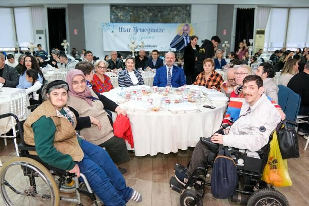 Başkan Pehlivan, Menemenlilerle gönül sofralarında buluştu