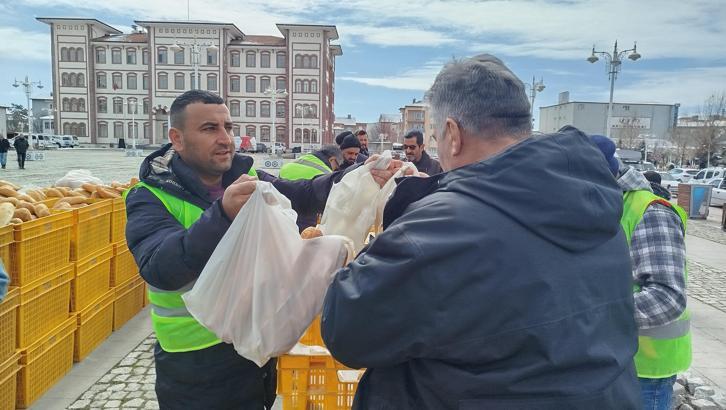 Şarkışla'da ücretsiz 10 bin ekmek dağıtıldı