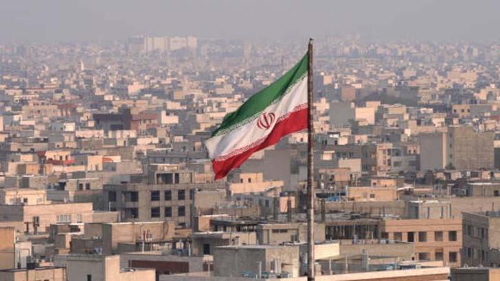 İran Devrim Muhafızları Ordusu: Bahreyn, BAE ve Kuveyt’te ABD üsleri vuruldu