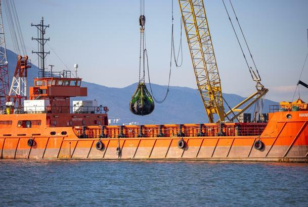 Körfez'den 1 milyon ton çamur çıkarıldı