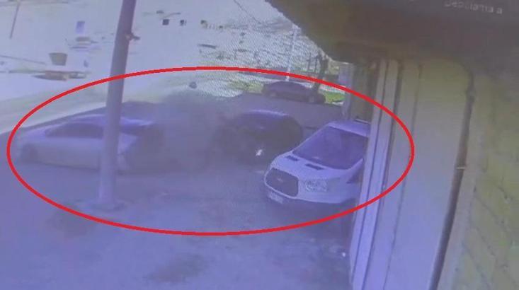 Ehliyetsiz sürücü otomobille park halindeki 2 araca çarptı