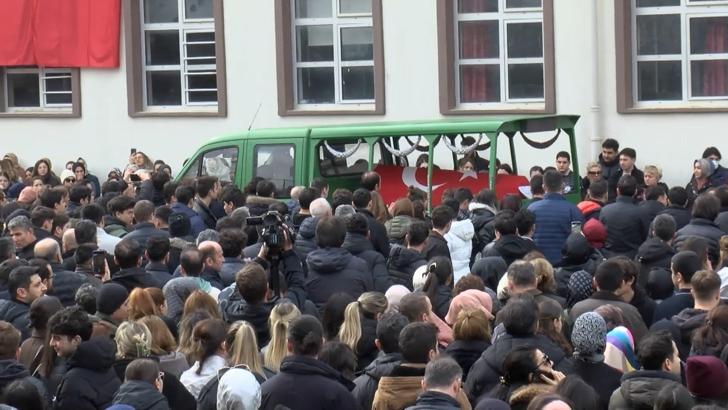 İstanbul- Öğrencisi tarafından öldürülen Fatma Nur Çelik son yolculuğuna uğurlandı