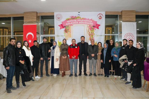 Aile ve Gençlik Fonu’ndan yararlanan 100 çift iftarda buluştu