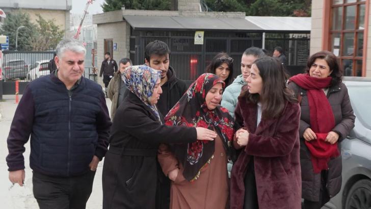 İstanbul - Zeytinburnu Sahili'nde denizde ölü bulunan anneyle kızının cenazesi yakınlarına teslim edildi