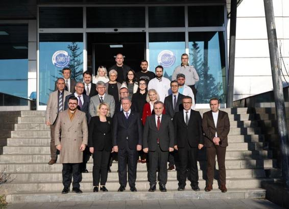 TBMM Milli Savunma Komisyonu Başkanı Akar'dan, ERÜ'ye ziyaret