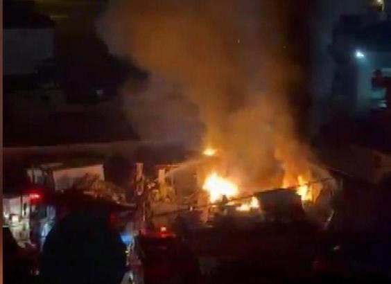 İstanbul - Arnavutköy’de hurdalıkta çıkan yangın söndürüldü