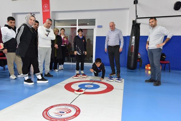 Osmaniye’de floor curlıng il birinciliği tamamlandı