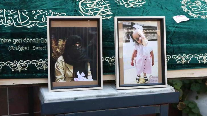 İstanbul - Zeytinburnu'nda denizde ölü bulunan anne ve kızı son yolculuğuna uğurlandı
